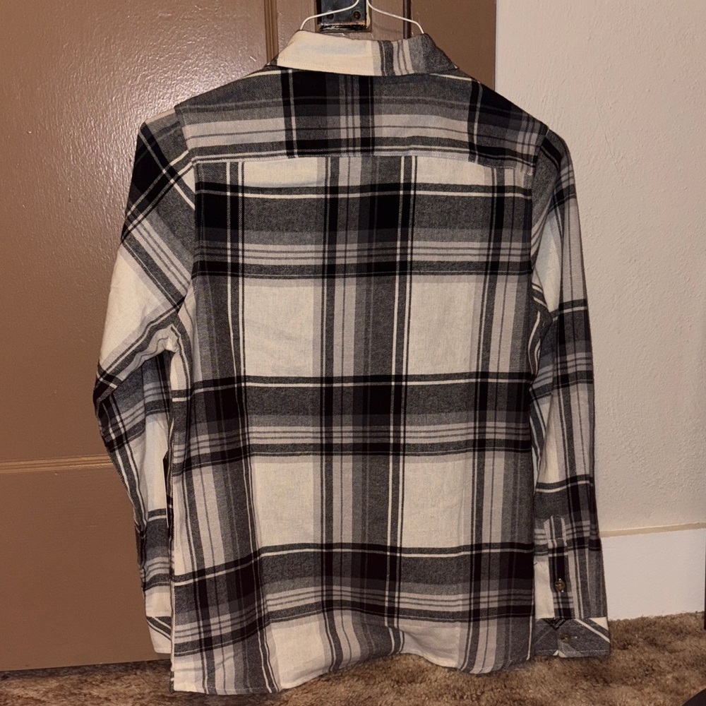Stylish Women's Black and Cream Plaid Button-Down Shirt size small - Picture 3 of 3